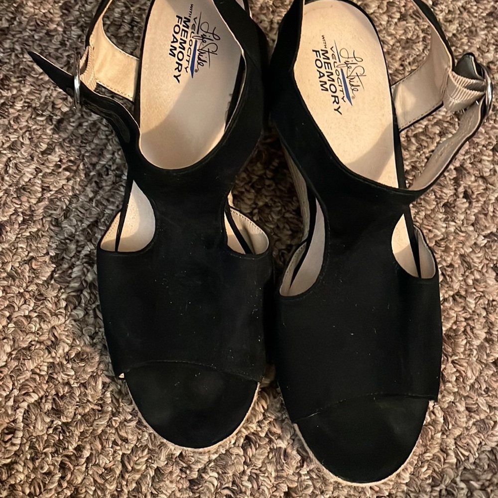 Black Wedges